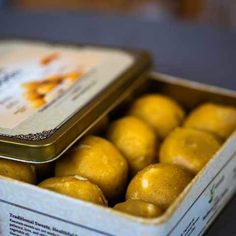 Besan Laddu 800 Gram Tin Box - 12 pcs