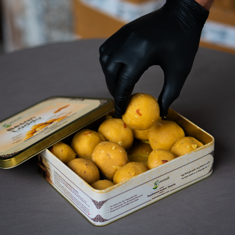 Besan Laddu 800 Gram Tin Box - 12 pcs